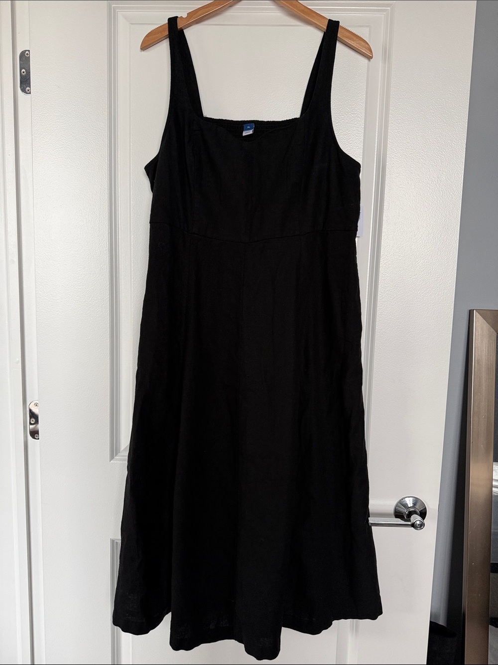 Old Navy Black Sleeveless Midi Dress